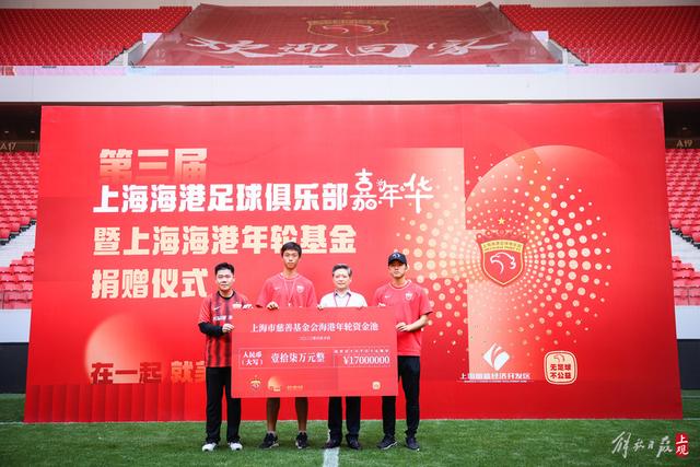 曼联历史上最杰出球员评选：查尔顿位居榜首，C罗第十